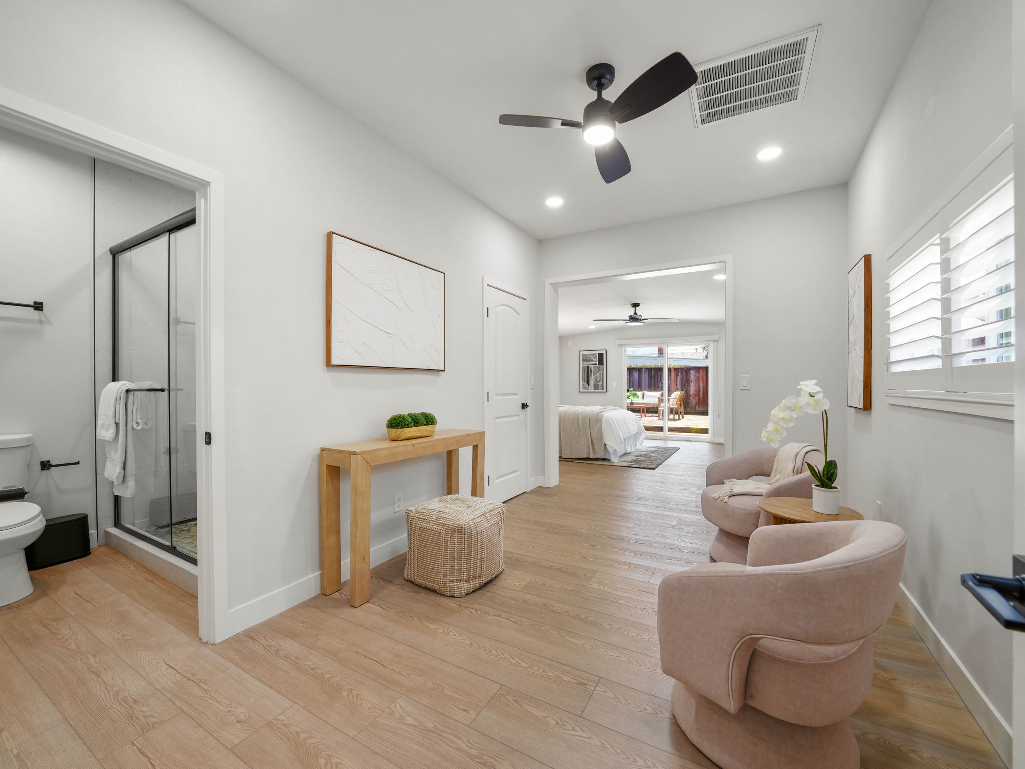 Master suite private hallway and ensuite entry